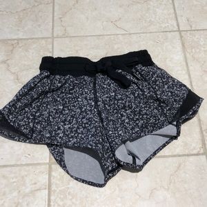 Black and white lululemon size 2 shorts.